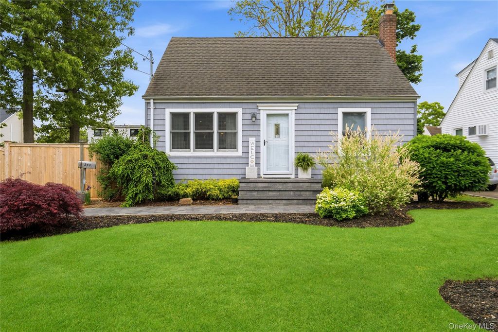 319 N Fulton Avenue, Lindenhurst, NY 11757 — exterior