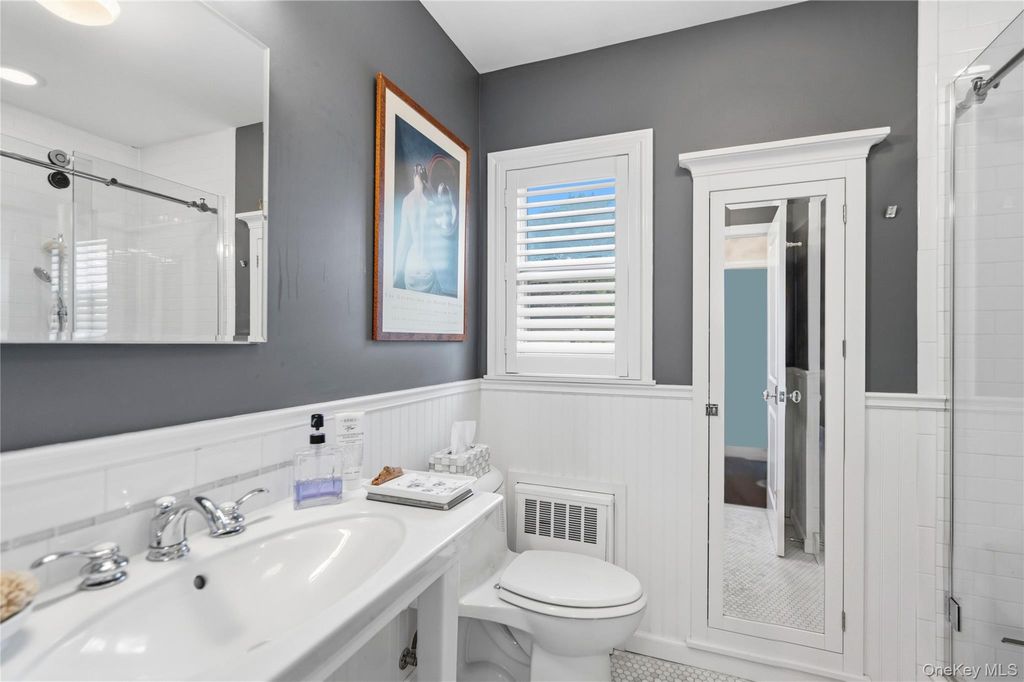319 N Fulton Avenue, Lindenhurst, NY 11757 — photo 5