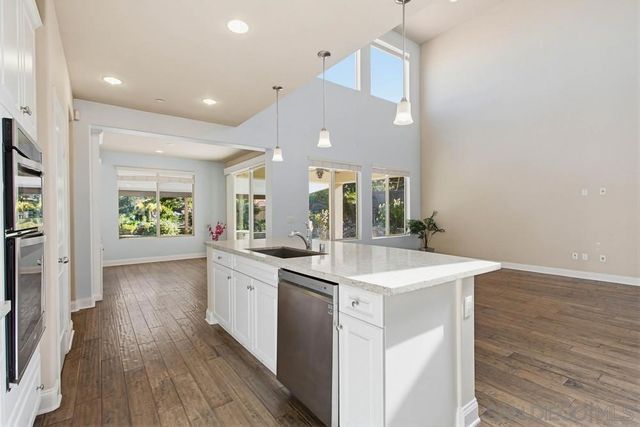 1513 Avila Ln, Vista, CA 92083