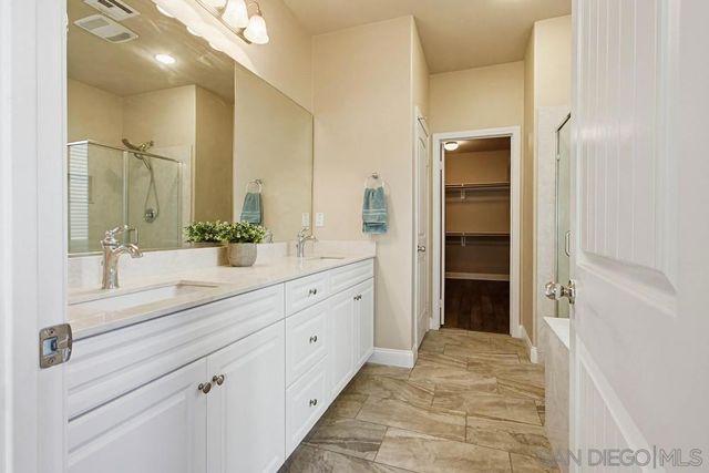 1513 Avila Ln, Vista, CA 92083