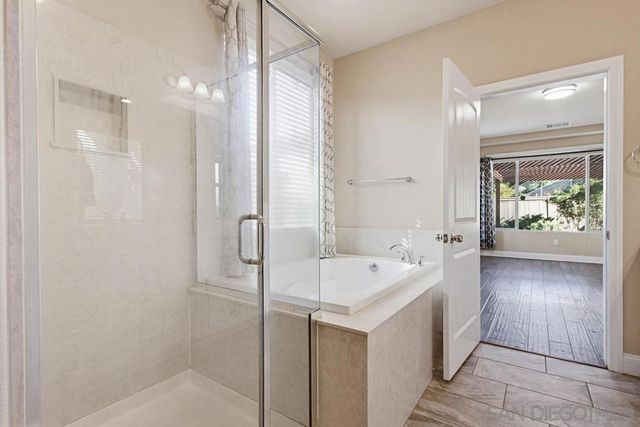 1513 Avila Ln, Vista, CA 92083