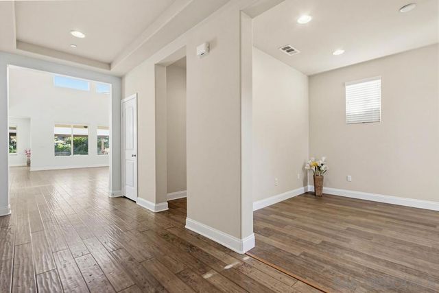 1513 Avila Ln, Vista, CA 92083