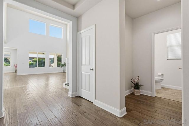 1513 Avila Ln, Vista, CA 92083