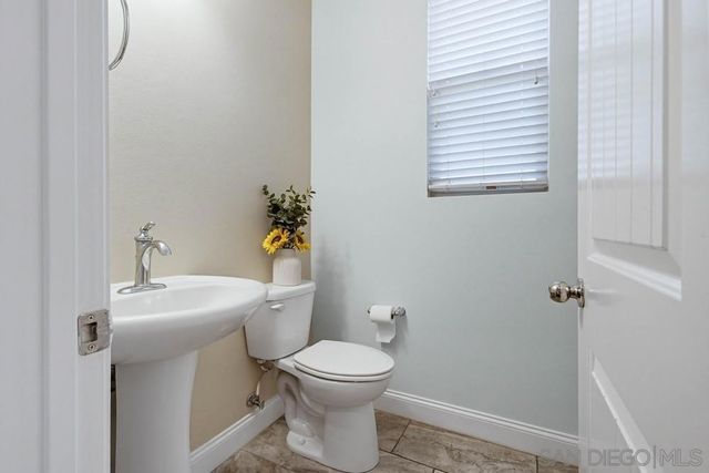 1513 Avila Ln, Vista, CA 92083