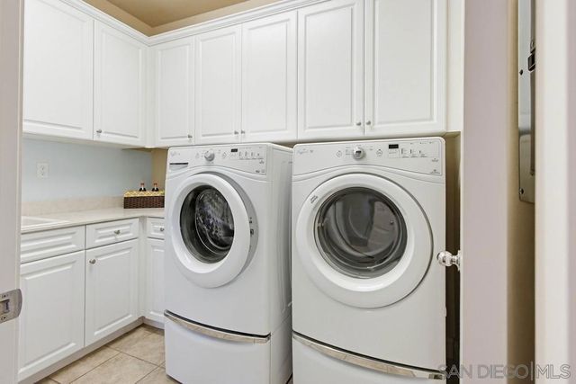 1513 Avila Ln, Vista, CA 92083