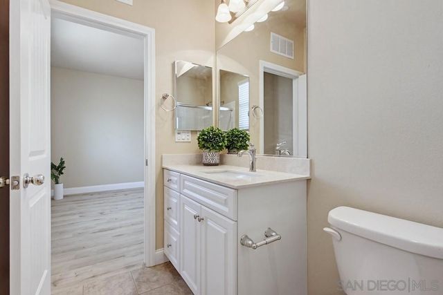 1513 Avila Ln, Vista, CA 92083