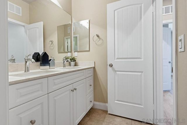 1513 Avila Ln, Vista, CA 92083