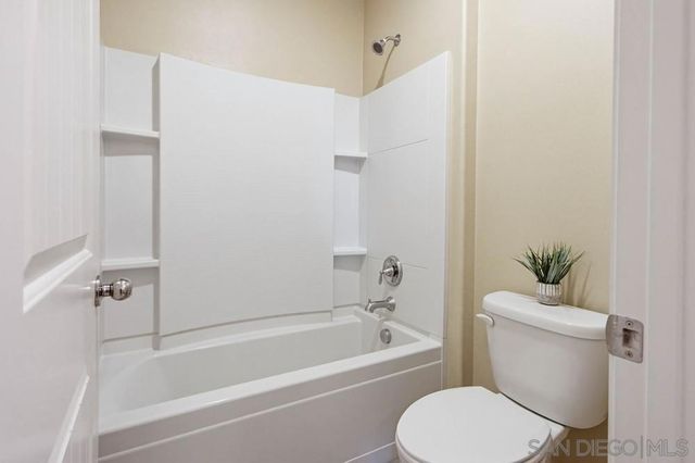 1513 Avila Ln, Vista, CA 92083