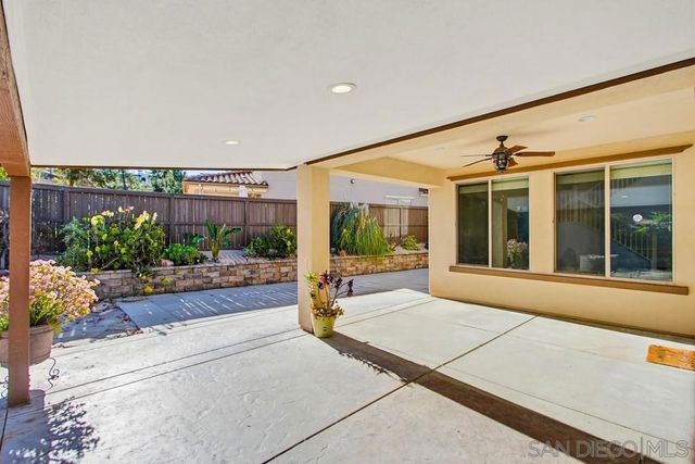 1513 Avila Ln, Vista, CA 92083