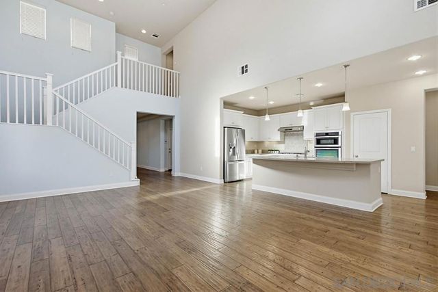 1513 Avila Ln, Vista, CA 92083