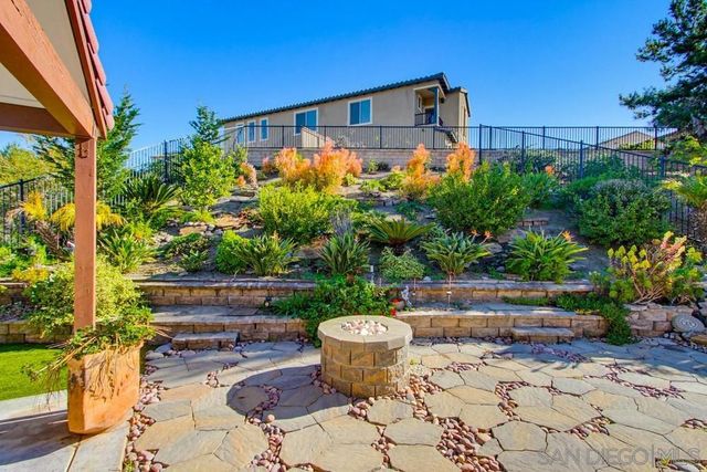 1513 Avila Ln, Vista, CA 92083