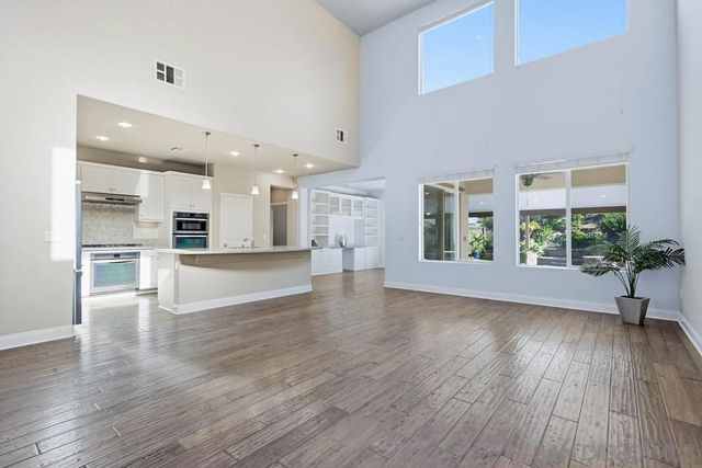 1513 Avila Ln, Vista, CA 92083