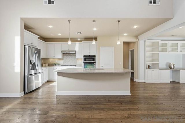 1513 Avila Ln, Vista, CA 92083