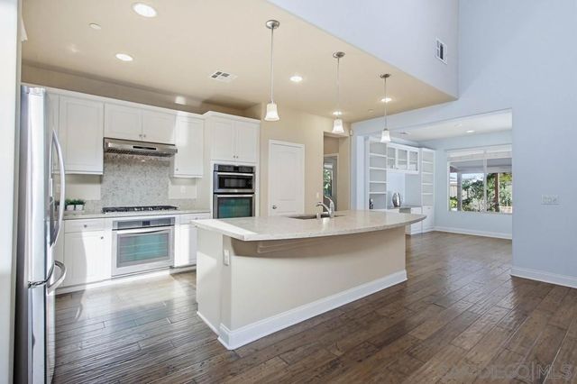 1513 Avila Ln, Vista, CA 92083