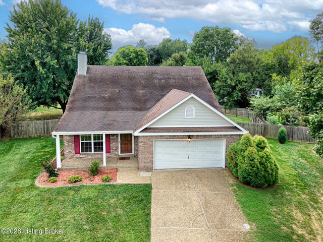 4823 Oak Pointe Dr, Louisville, KY 40245