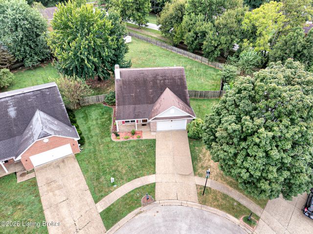 4823 Oak Pointe Dr, Louisville, KY 40245
