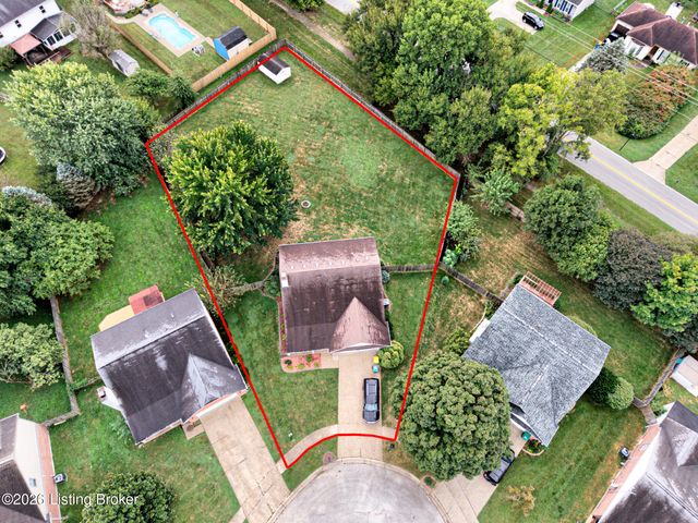 4823 Oak Pointe Dr, Louisville, KY 40245