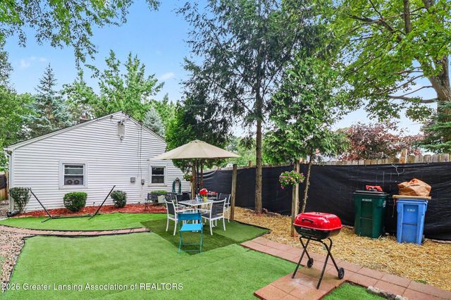 2715 Marion Avenue, Lansing, MI 48910