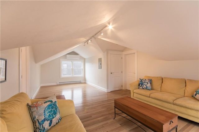 72 Thames Street 2, Bristol, RI 02809