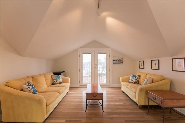 72 Thames Street 2, Bristol, RI 02809