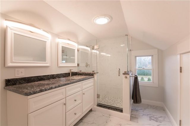 72 Thames Street 2, Bristol, RI 02809