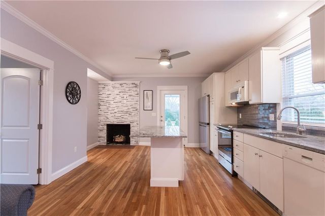 72 Thames Street 2, Bristol, RI 02809
