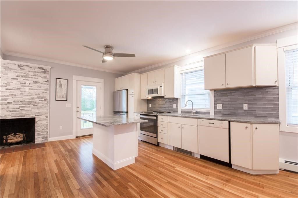 72 Thames Street 2, Bristol, RI 02809