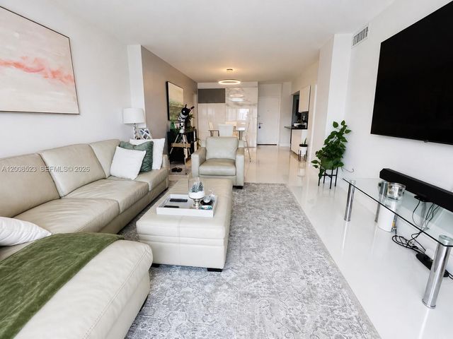 300 Bayview Dr PH11, Sunny Isles Beach, FL 33160