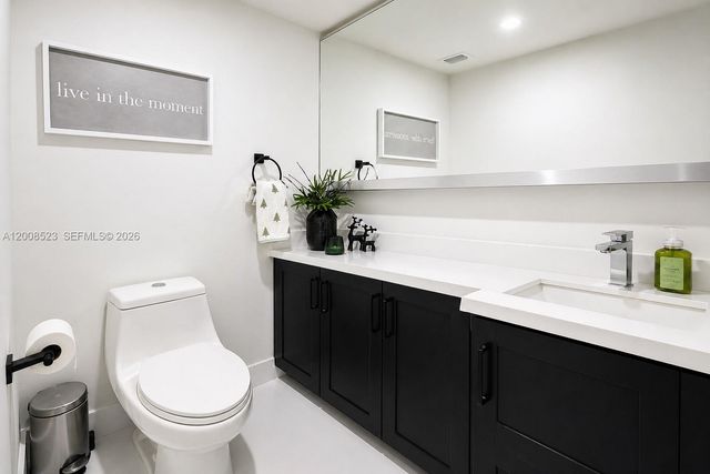 300 Bayview Dr PH11, Sunny Isles Beach, FL 33160