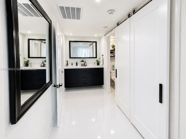 300 Bayview Dr PH11, Sunny Isles Beach, FL 33160