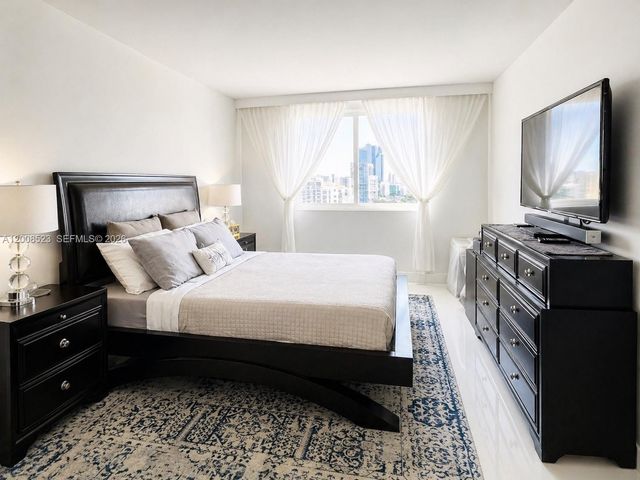 300 Bayview Dr PH11, Sunny Isles Beach, FL 33160