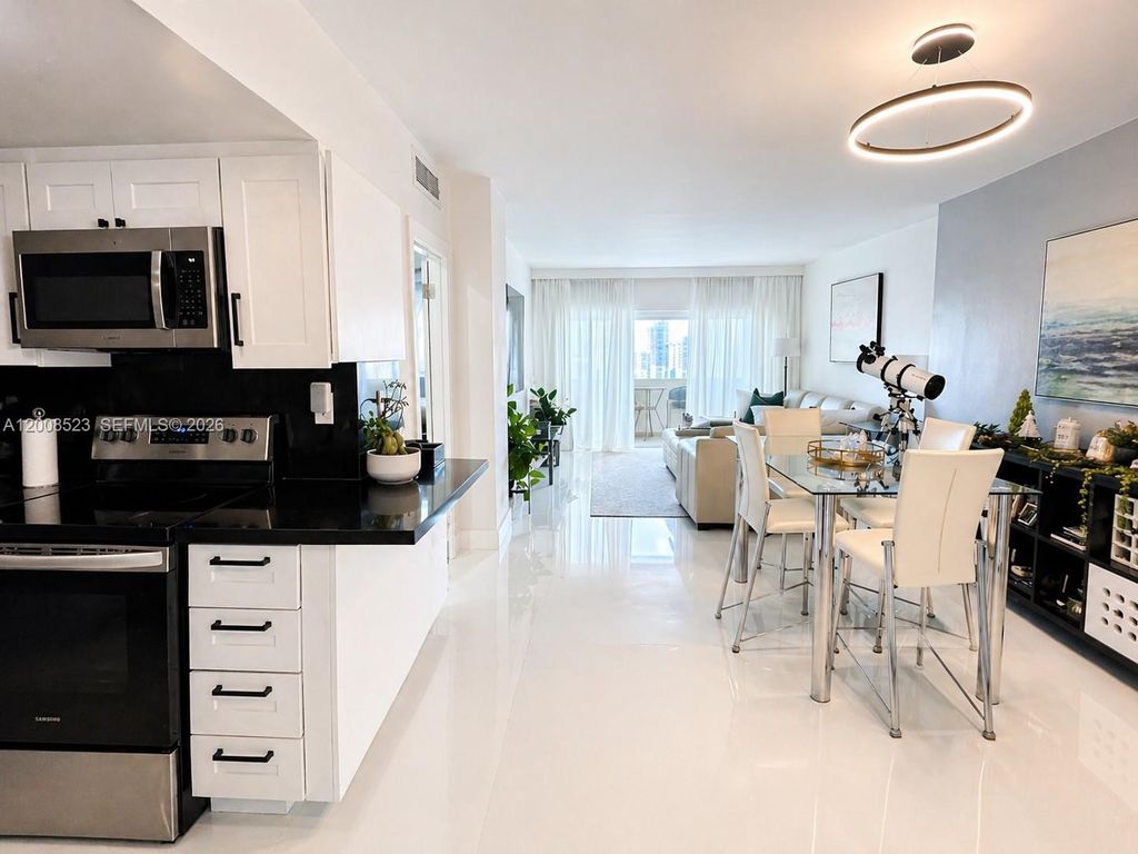 300 Bayview Dr PH11, Sunny Isles Beach, FL 33160