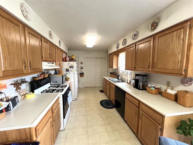 202-206 Farwell Avenue, Sturgis, MI 49091