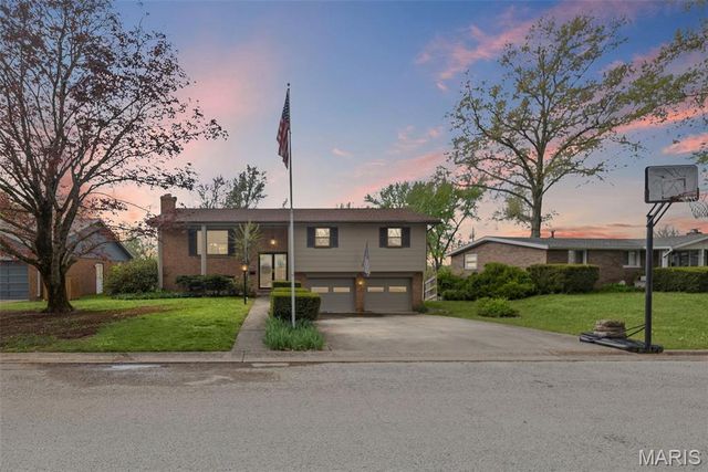 7719 Myrtlewood Drive, Belleville, IL 62223