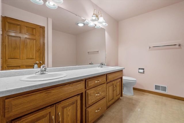 W2419 Falcon COURT, Appleton, WI 54915