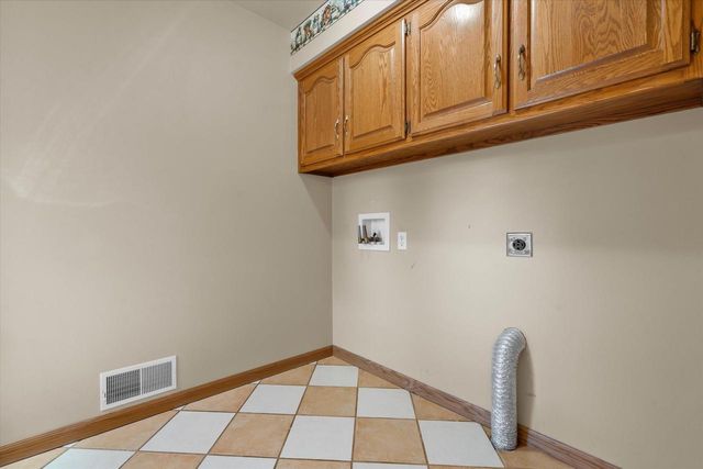 W2419 Falcon COURT, Appleton, WI 54915