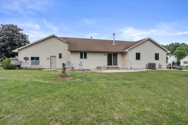 W2419 Falcon COURT, Appleton, WI 54915