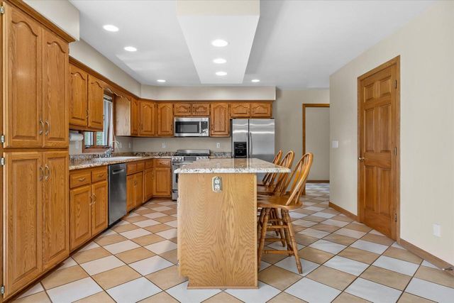 W2419 Falcon COURT, Appleton, WI 54915