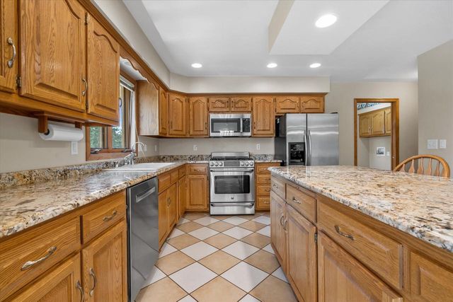 W2419 Falcon COURT, Appleton, WI 54915