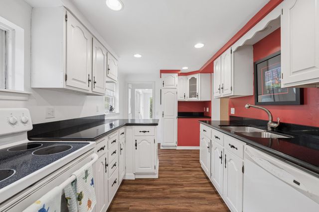 640 Highway 96 W, Shoreview, MN 55126