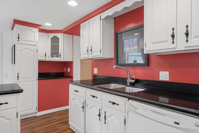 640 Highway 96 W, Shoreview, MN 55126