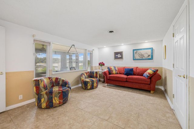 640 Highway 96 W, Shoreview, MN 55126