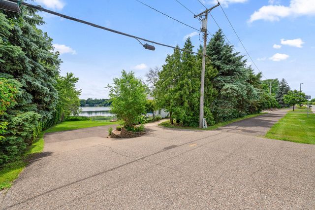640 Highway 96 W, Shoreview, MN 55126
