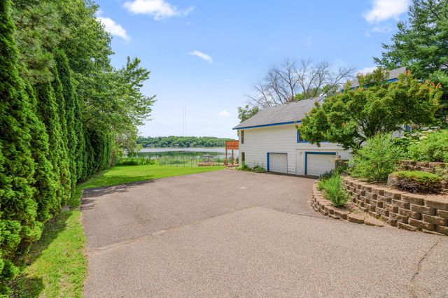 640 Highway 96 W, Shoreview, MN 55126