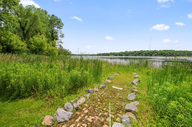 640 Highway 96 W, Shoreview, MN 55126