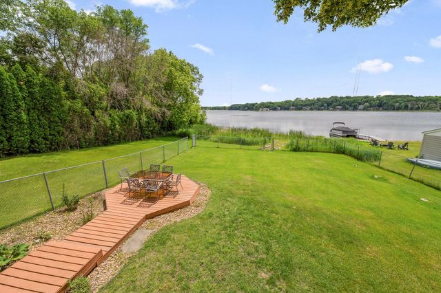640 Highway 96 W, Shoreview, MN 55126