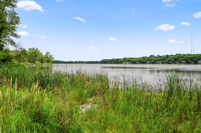 640 Highway 96 W, Shoreview, MN 55126