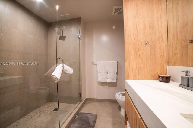 11 NE 6TH 1403, Miami, FL 33132
