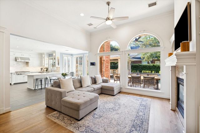 31 Orchard Pines Place, The Woodlands, TX 77382