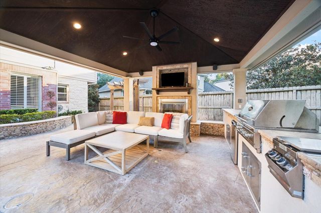 31 Orchard Pines Place, The Woodlands, TX 77382